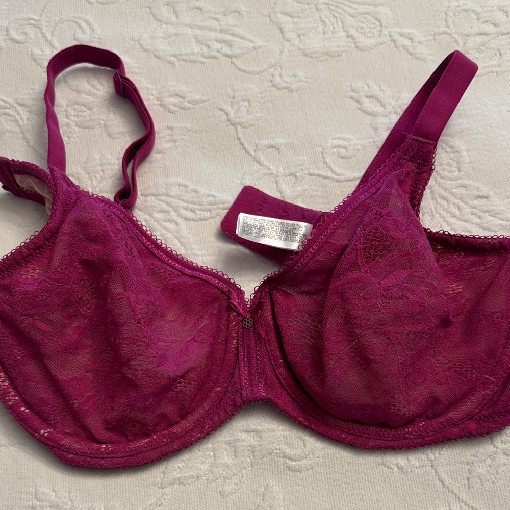 Wacoal Lace Underwire Bra in Magenta